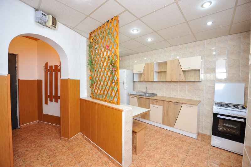 Tineretului, C.R. Motru, metrou