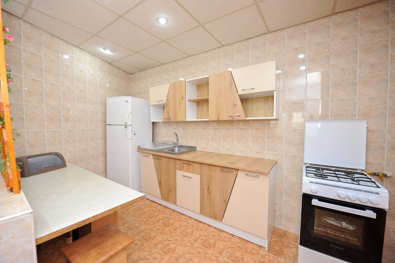 Tineretului, C.R. Motru, metrou