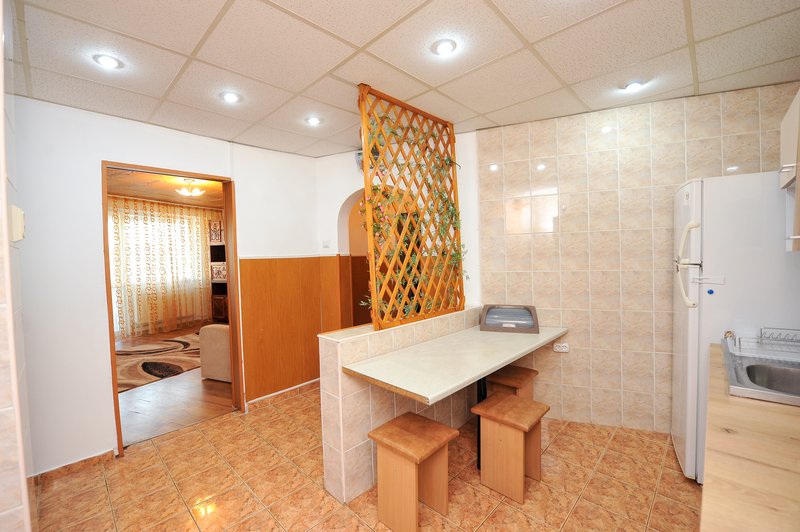 Tineretului, C.R. Motru, metrou