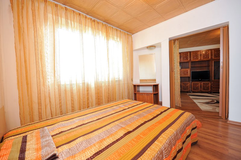 Tineretului, C.R. Motru, metrou