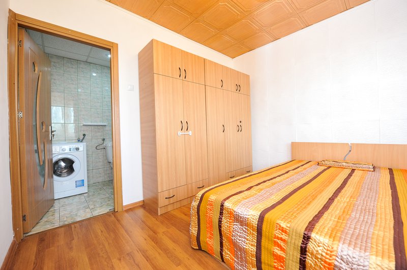 Tineretului, C.R. Motru, metrou